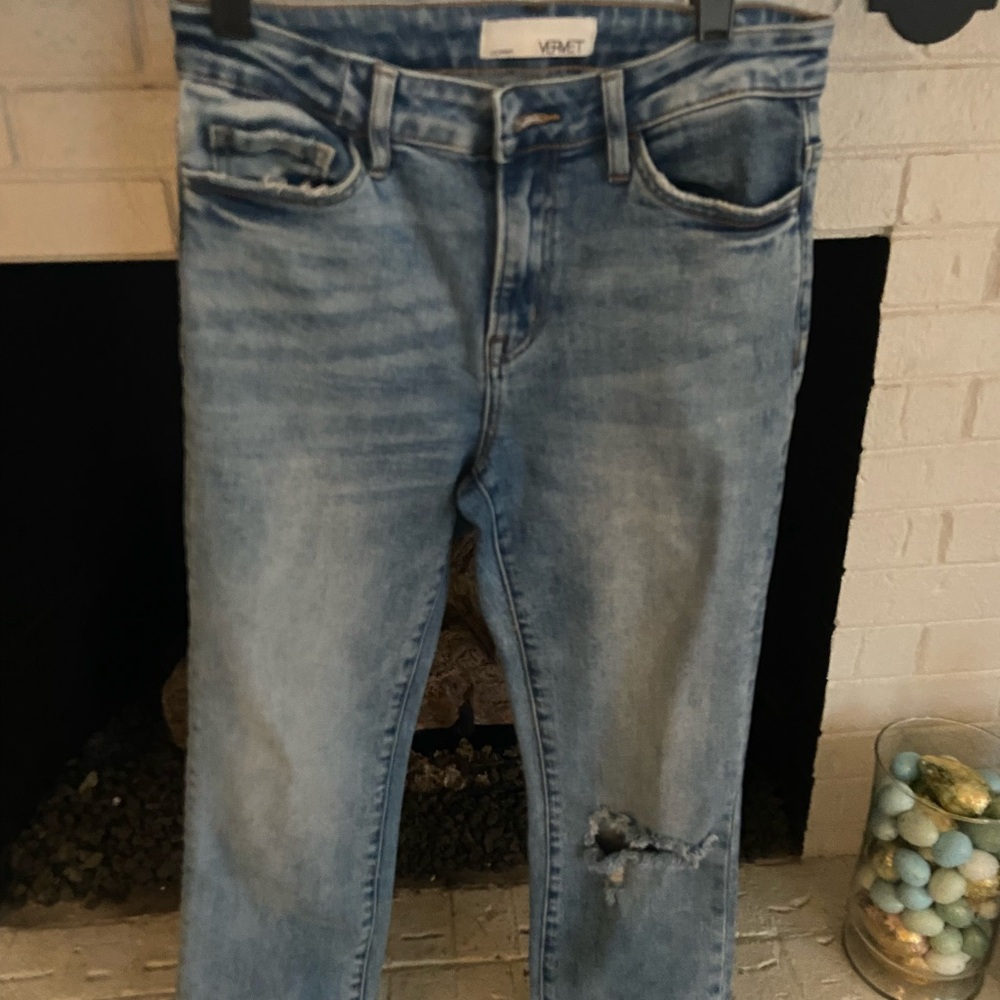 Vervet Light Blue Denim Jeans
Size 26 
Raw hem, distressed